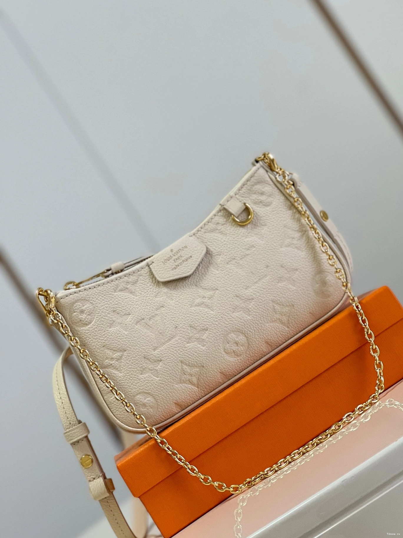 Affordable VUITTON ON LOUIS STRAP POUCH EASY 0820